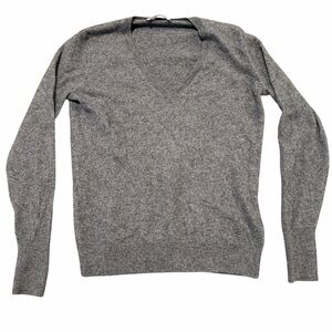 Everlane Women's Gray V-Neck Sweater